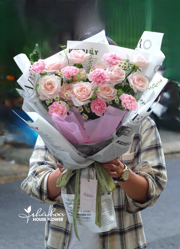 BÓ HOA HỒNG KEM DÂU MIX PHĂNG
