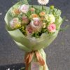 BÓ HOA HỒNG KEM DÂU MIX CÁT TƯỜNG, ĐỒNG TIỀN