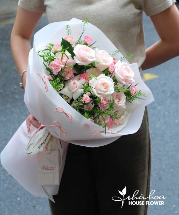 Bó hoa hồng kem dâu cát tường