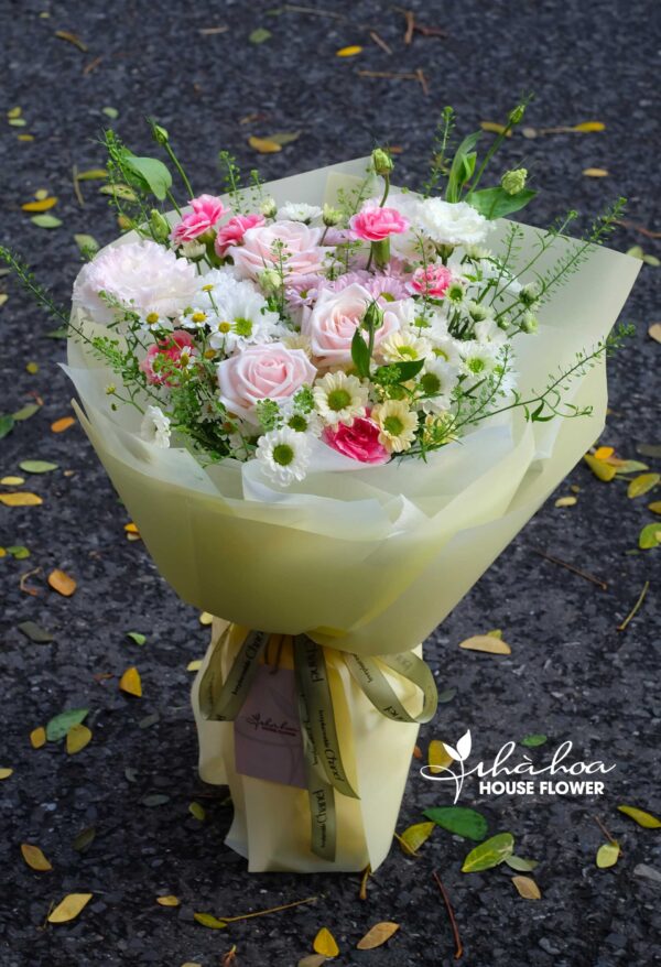 BÓ HOA HỒNG KEM DÂU MIX